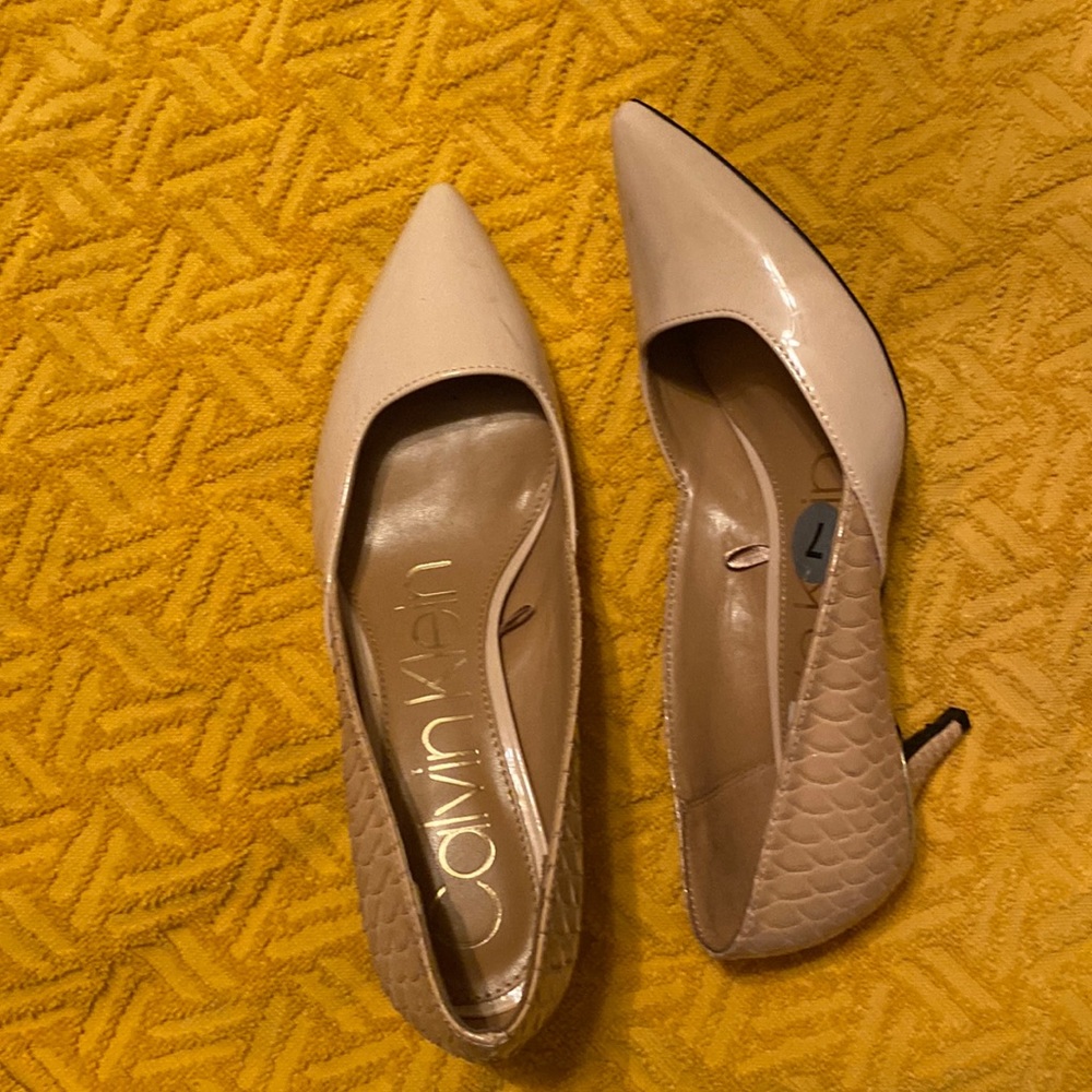 Size 7 Calvin Klein shoes